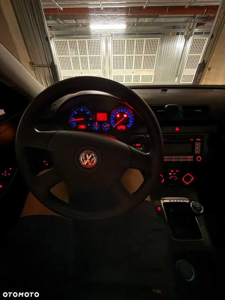 Volkswagen Passat - 18