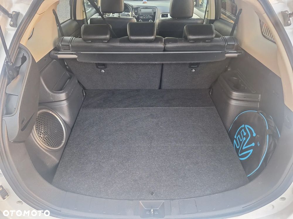 Mitsubishi Outlander 2.0 4WD Plug-In Hybrid - 10