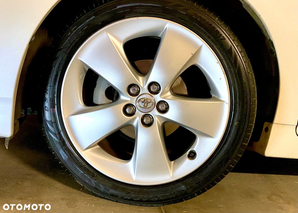 Toyota Prius (Hybrid) Life - 24