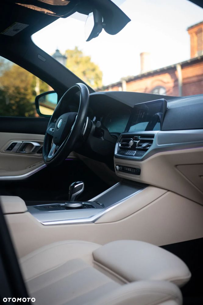 BMW Seria 3 330i xDrive Sport Line - 25