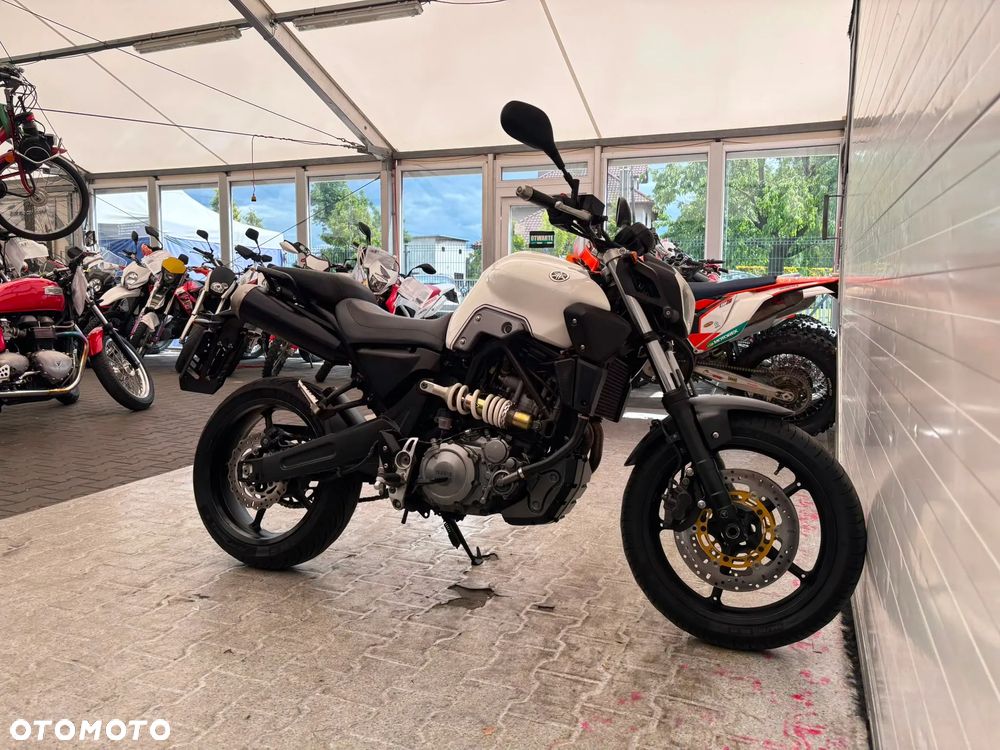 Yamaha MT - 16