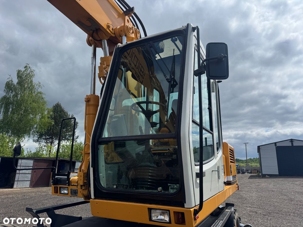Liebherr 900B - 11