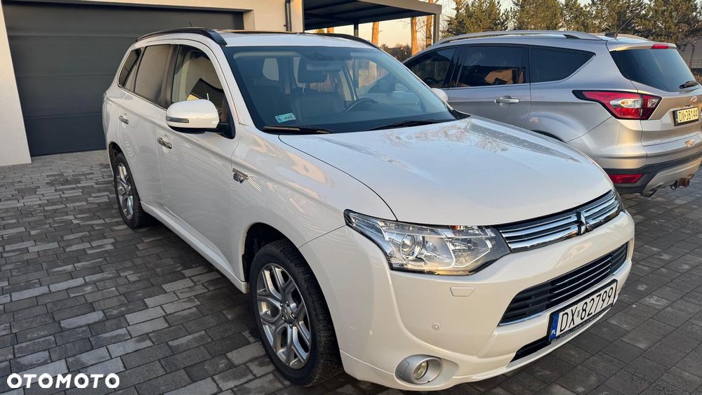 Mitsubishi Outlander Instyle NAVI + - 2