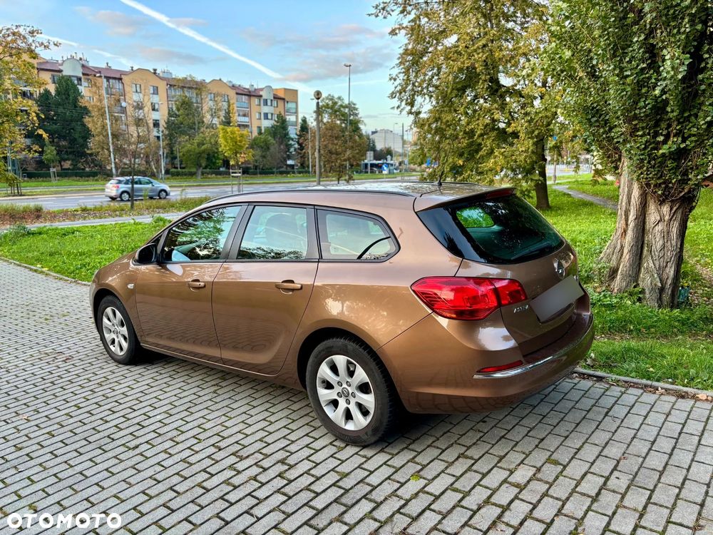 Opel Astra IV 1.6 CDTI Essentia - 9