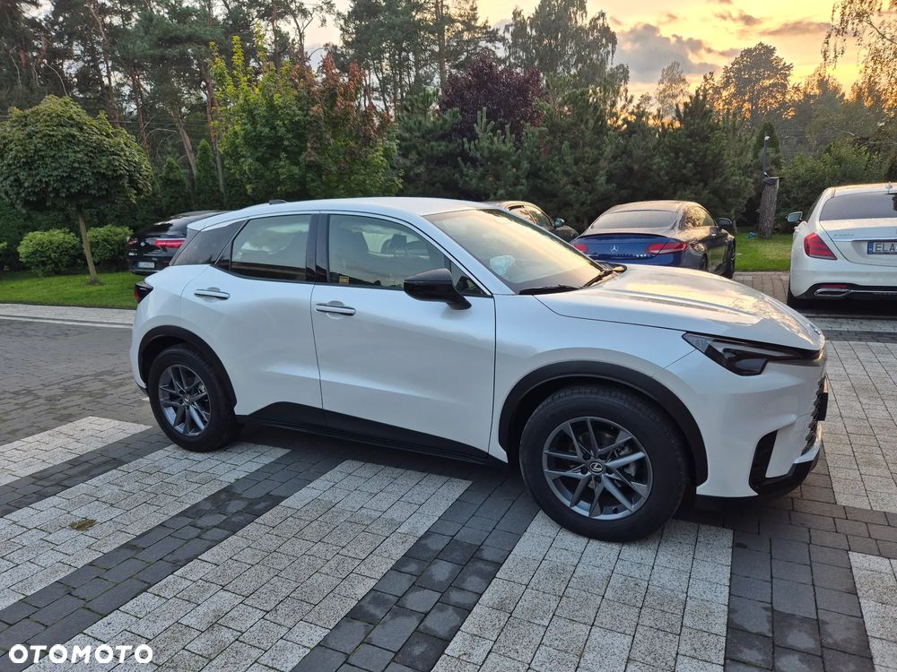 Lexus LBX - 10