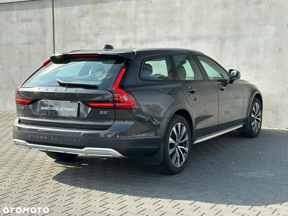 Volvo V90 Cross Country - 12