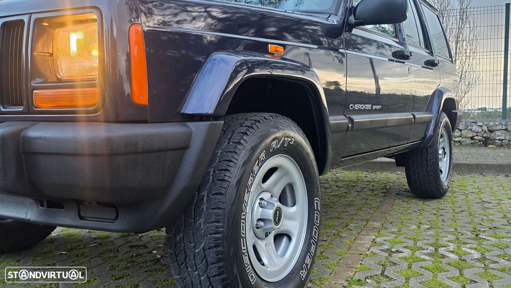 Jeep Cherokee 2.5 TD Sport Oficial - 33