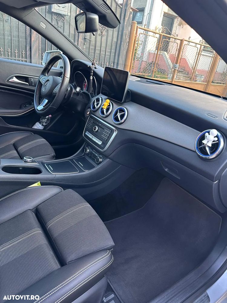 Mercedes-Benz CLA 180 7G-DCT - 19