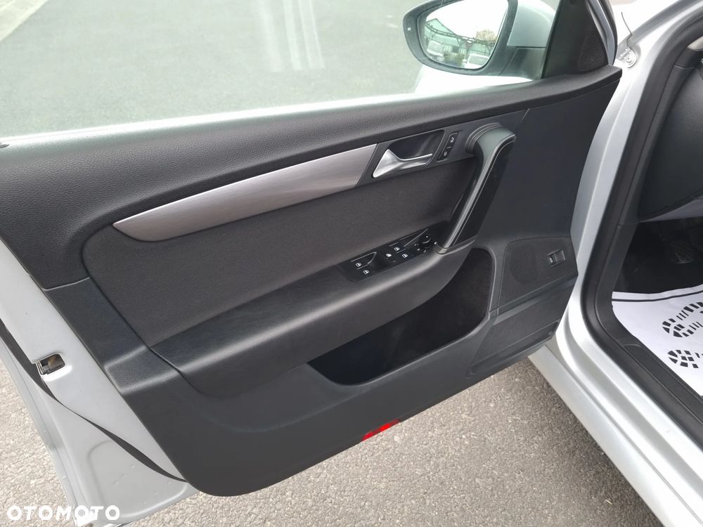 Volkswagen Passat 2.0 TDI BlueMotion Technology Trendline - 12