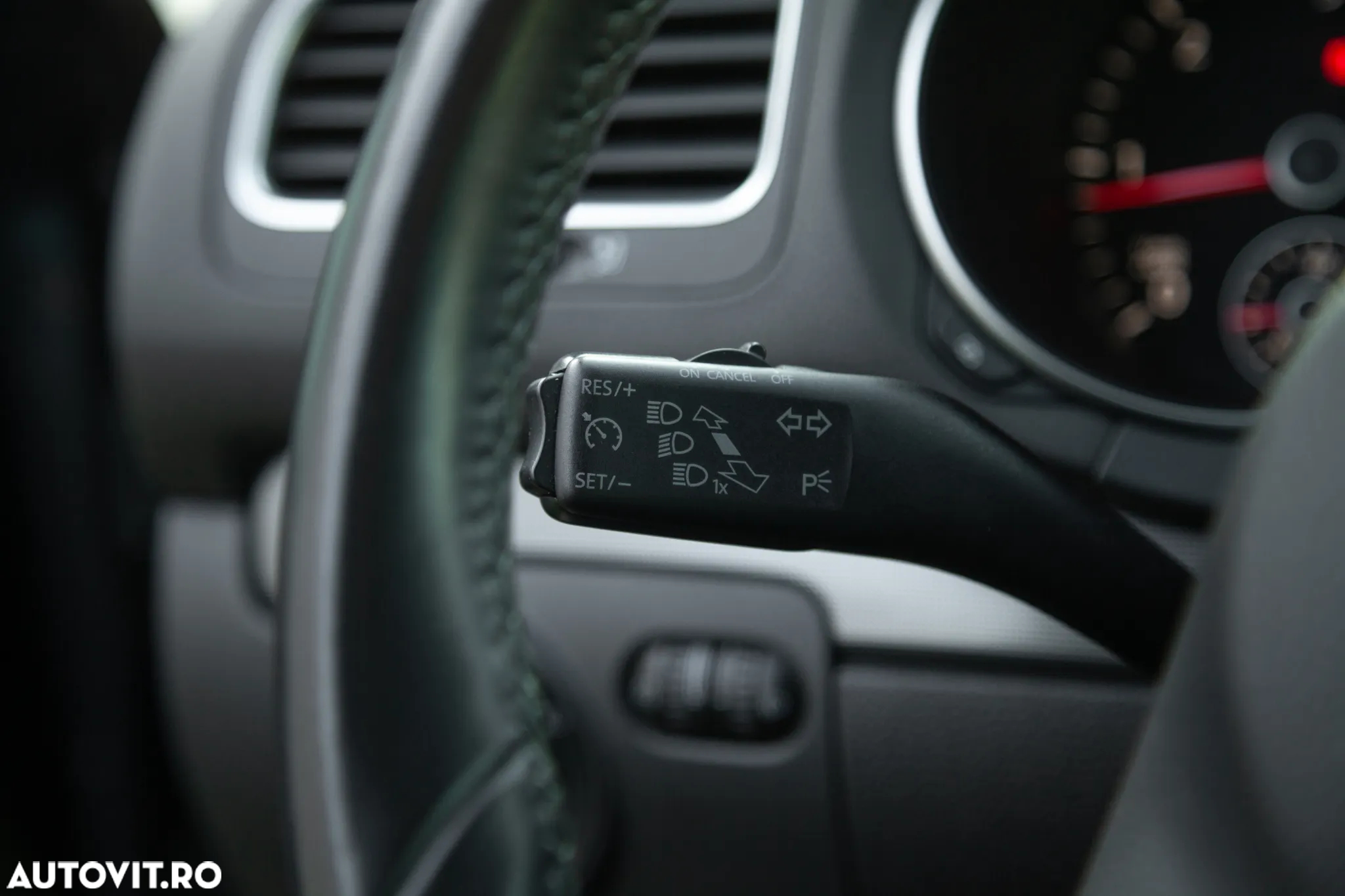 Volkswagen Golf 2.0 TDI DPF Style - 25