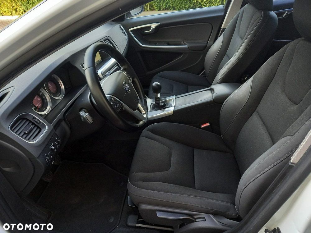 Volvo S60 D2 Momentum - 29