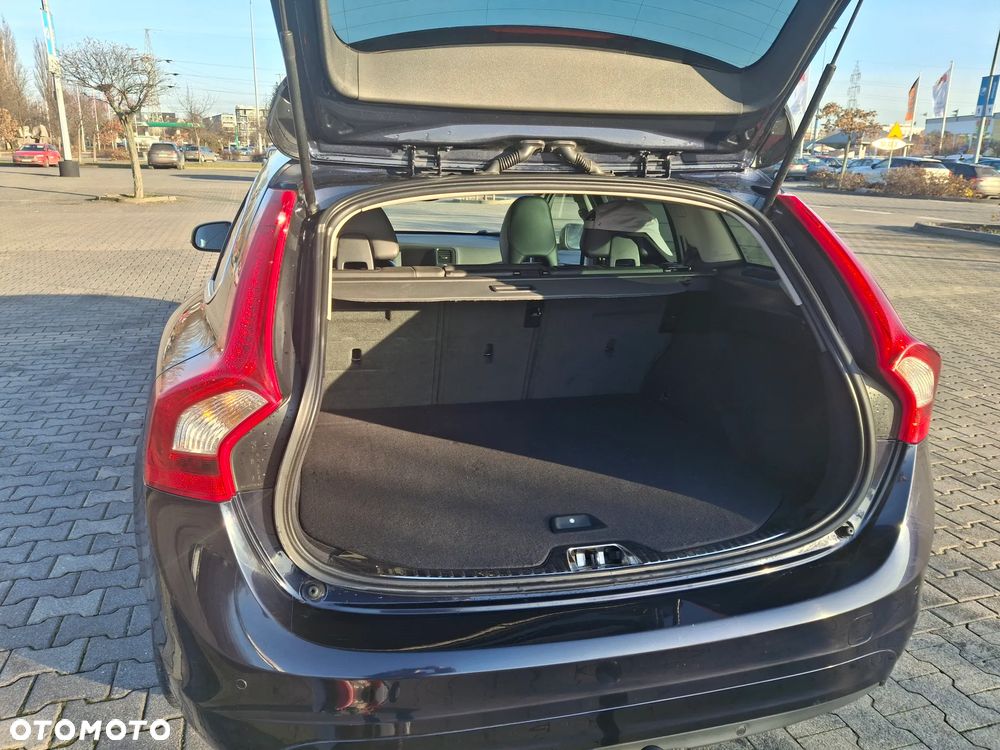 Volvo V60 D3 Drive-E Momentum - 26