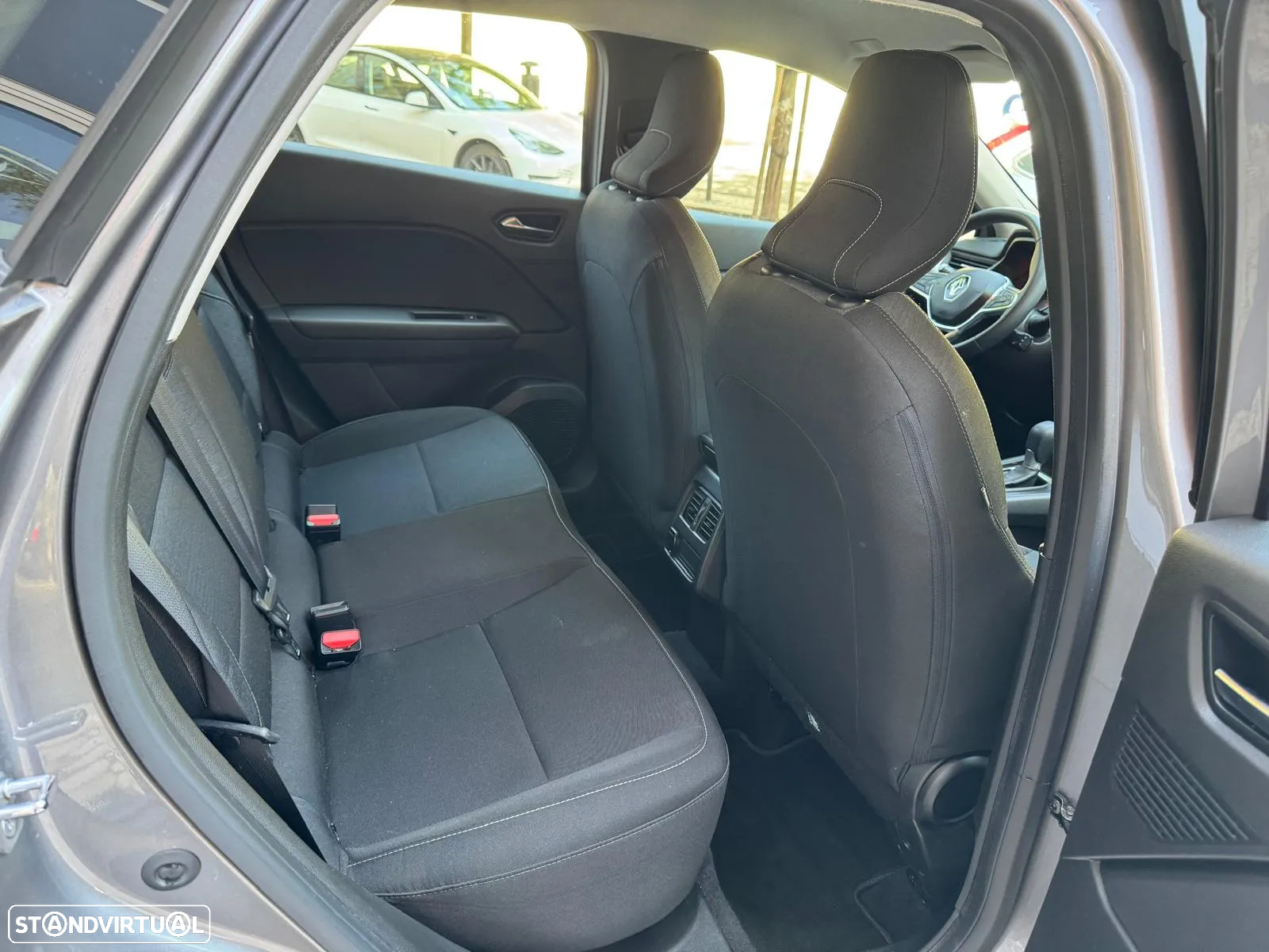 Renault Captur 1.5 dCi Exclusive EDC - 25