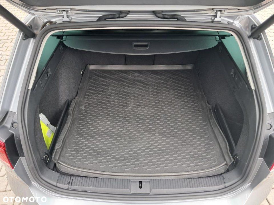 Volkswagen Passat - 12