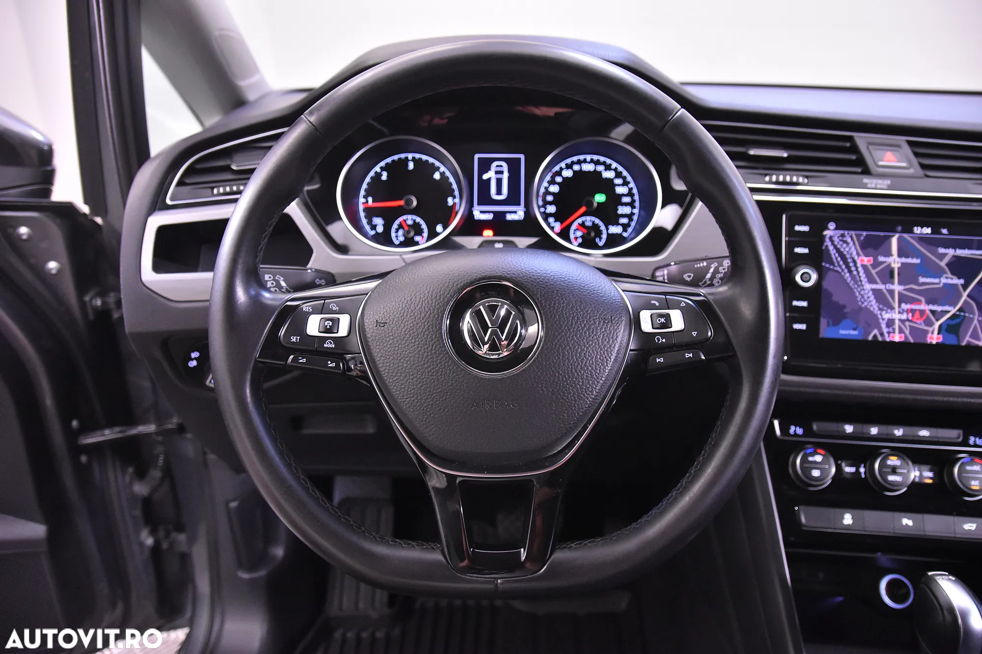 Volkswagen Touran - 17