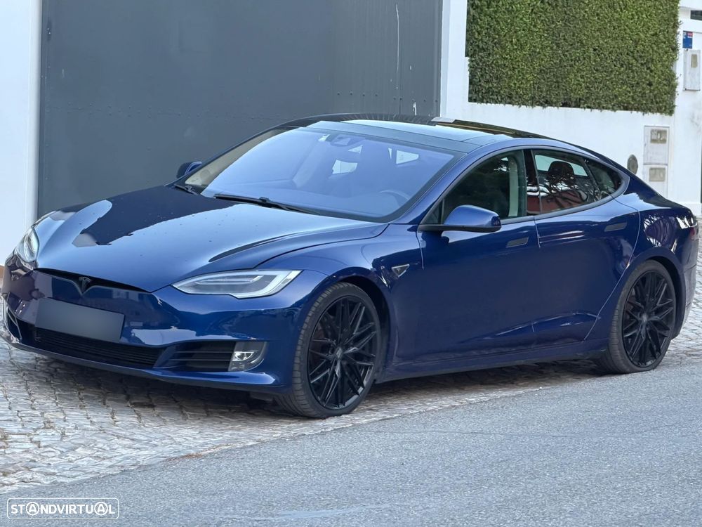 Tesla Model S - 3