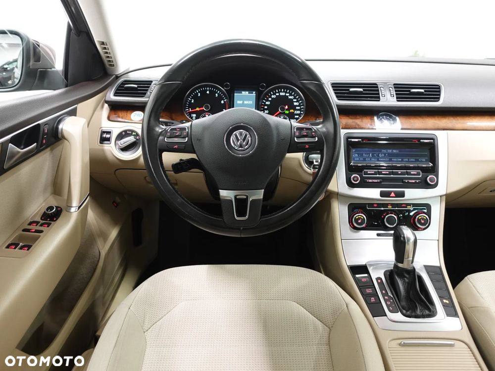 Volkswagen Passat - 30