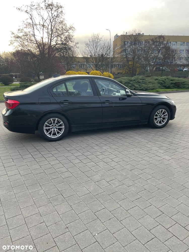 BMW Seria 3 318i - 4
