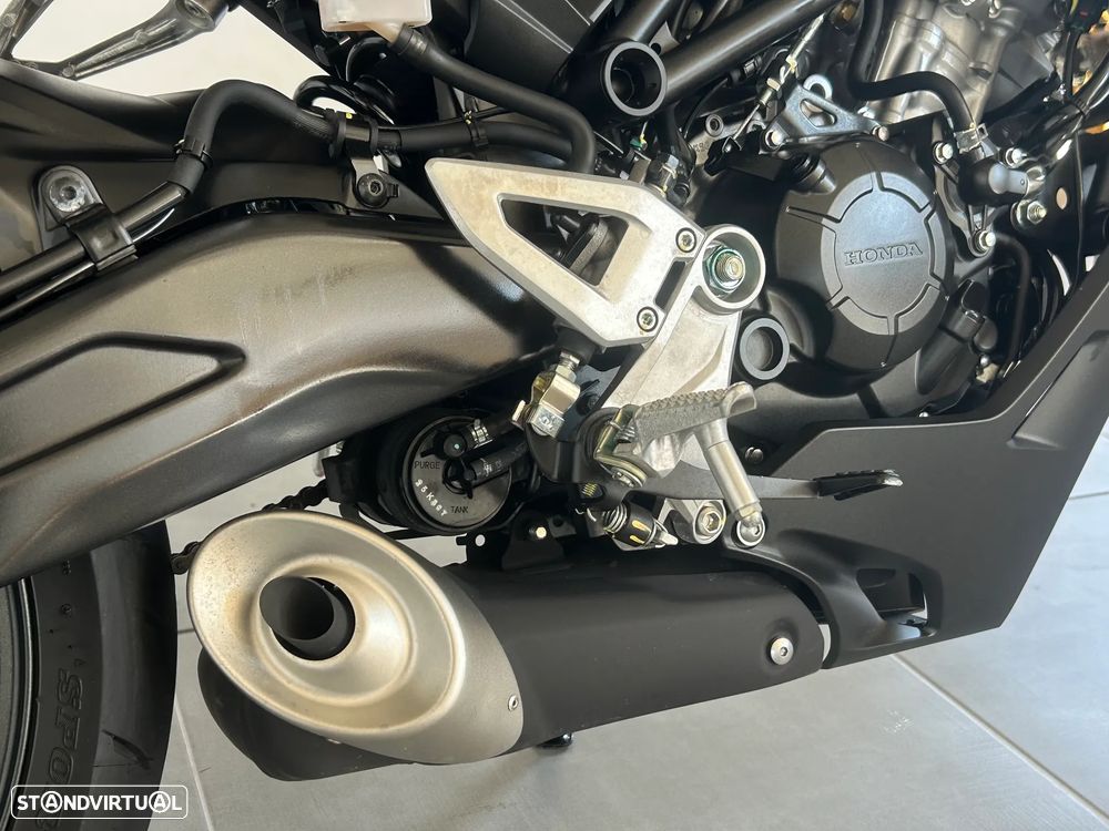 Honda CB 125R - 6