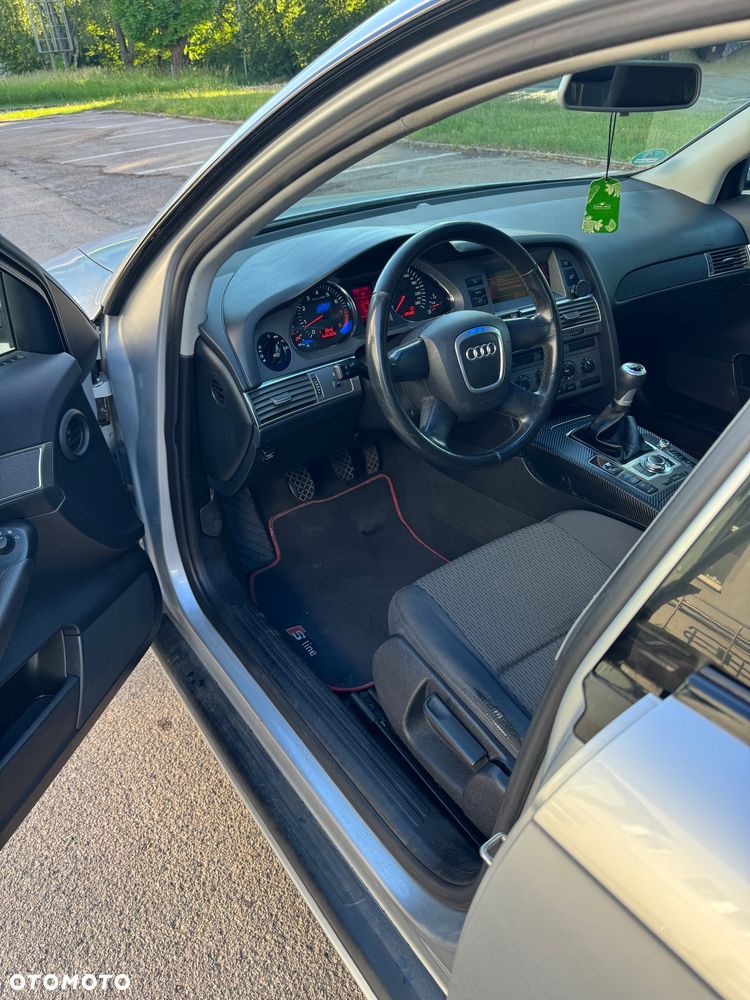 Audi A6 Limousine 2.4 - 8