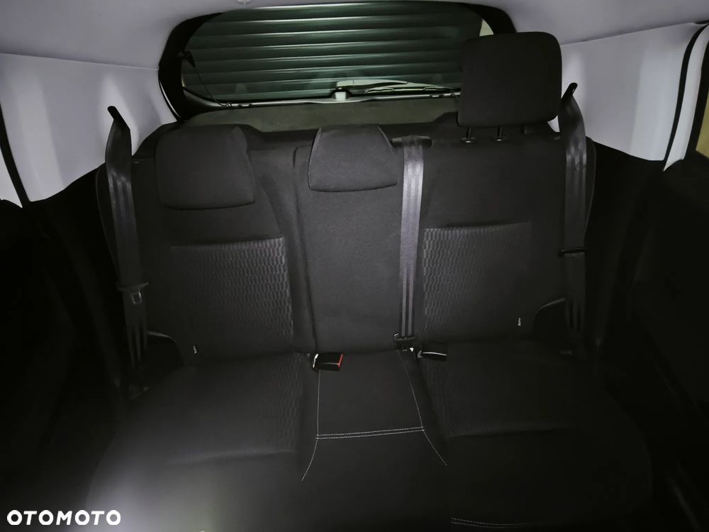 Peugeot 208 - 25