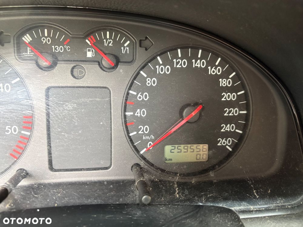 Volkswagen Passat 1.9 TDI - 8
