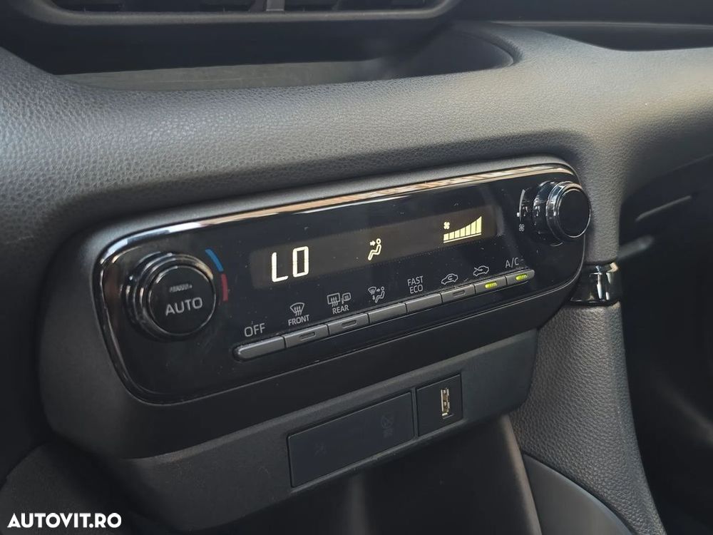 Toyota Yaris - 12