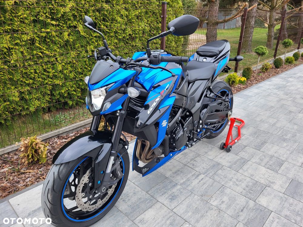 Suzuki GSX - 3