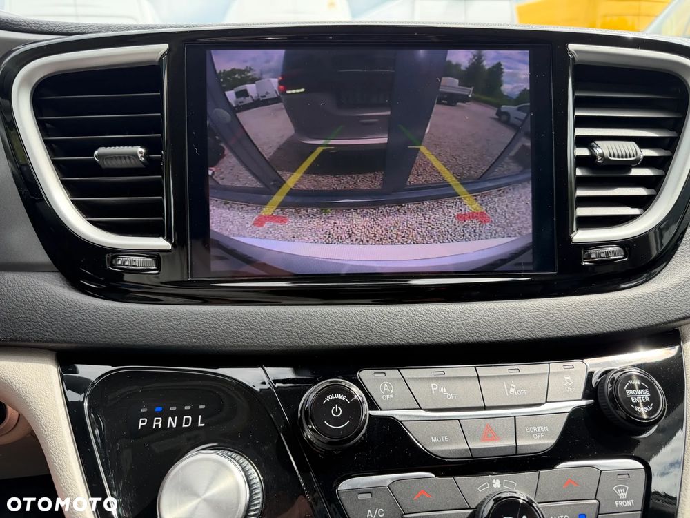 Chrysler Pacifica - 15