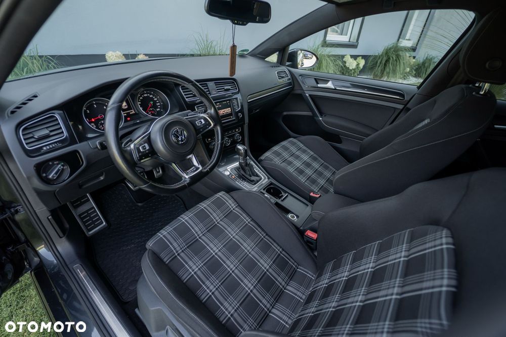 Volkswagen Golf - 14