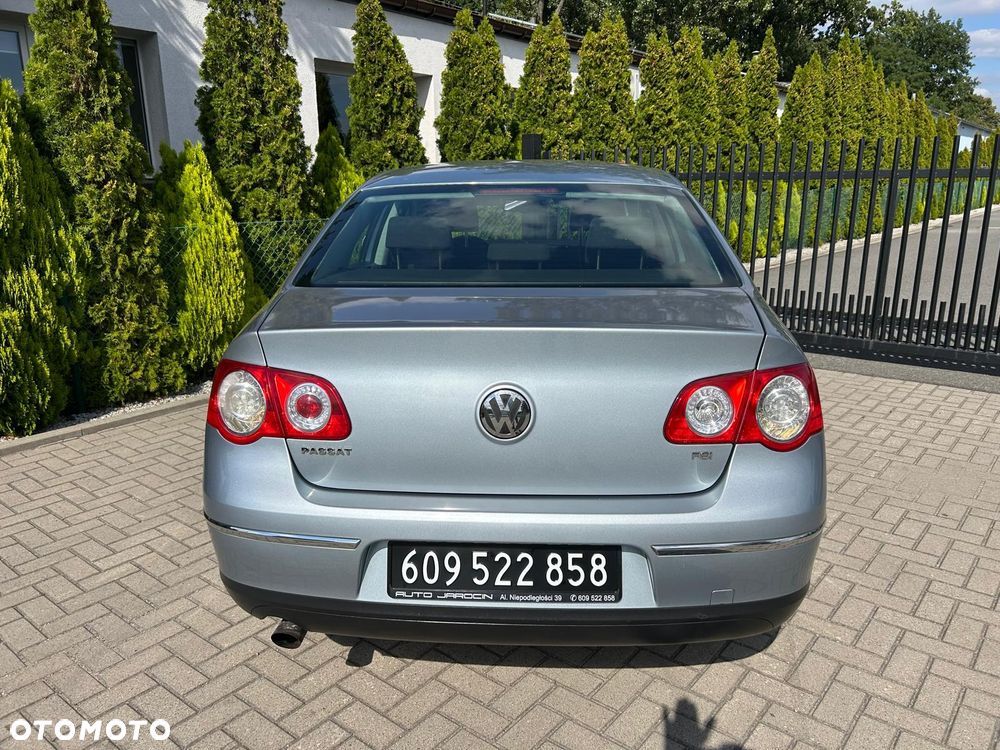 Volkswagen Passat 1.6 FSI Comfortline - 10