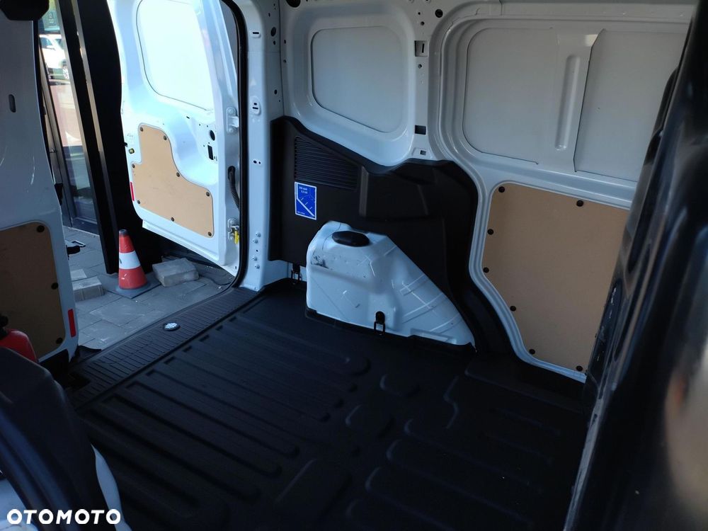 Ford Transit Courier - 21