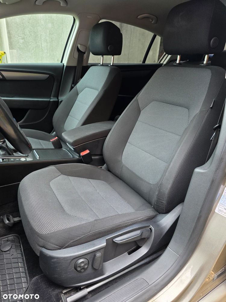 Volkswagen Passat 2.0 TDI Comfortline - 17