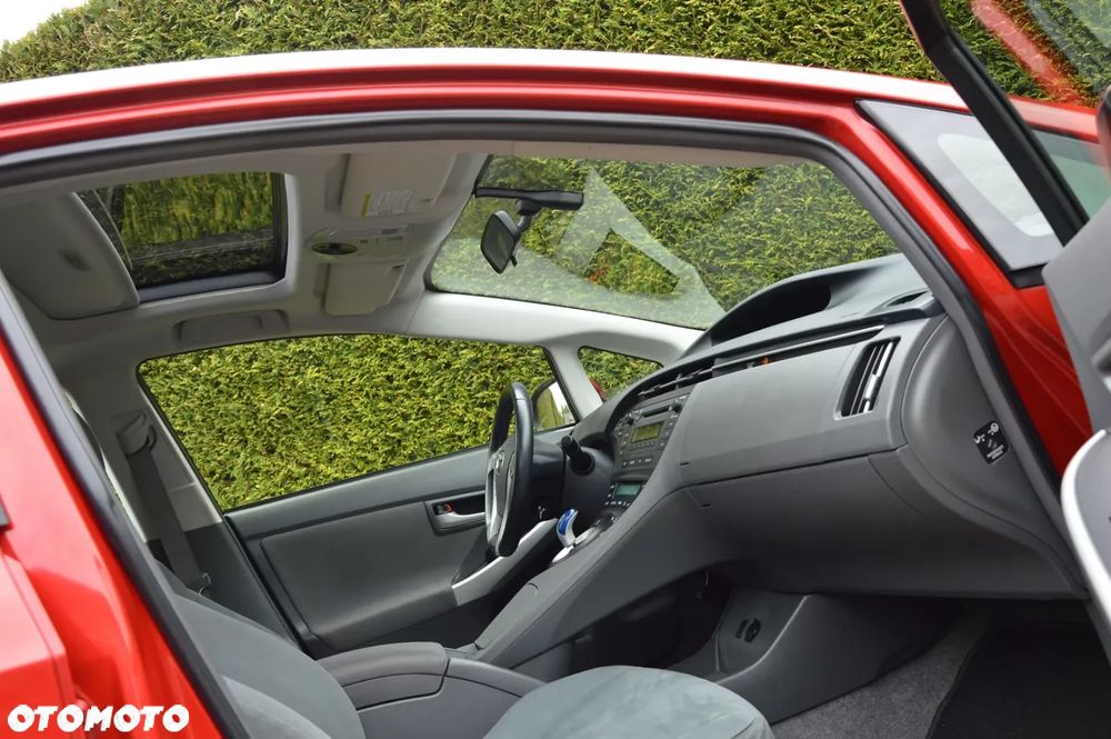 Toyota Prius (Hybrid) Life - 29