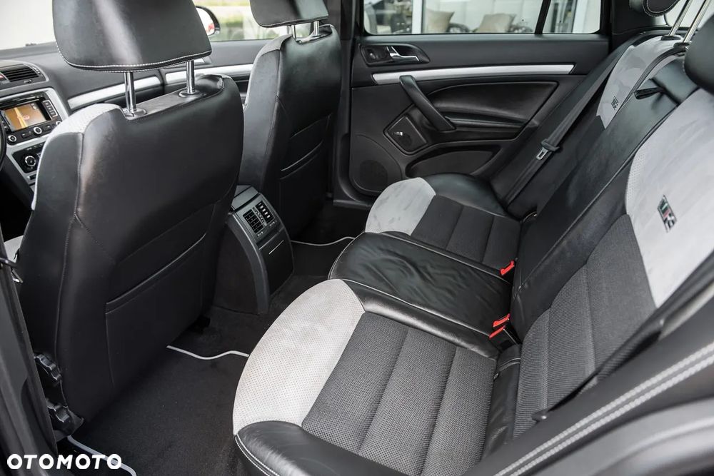 Skoda Octavia 2.0 TSI DSG RS - 21