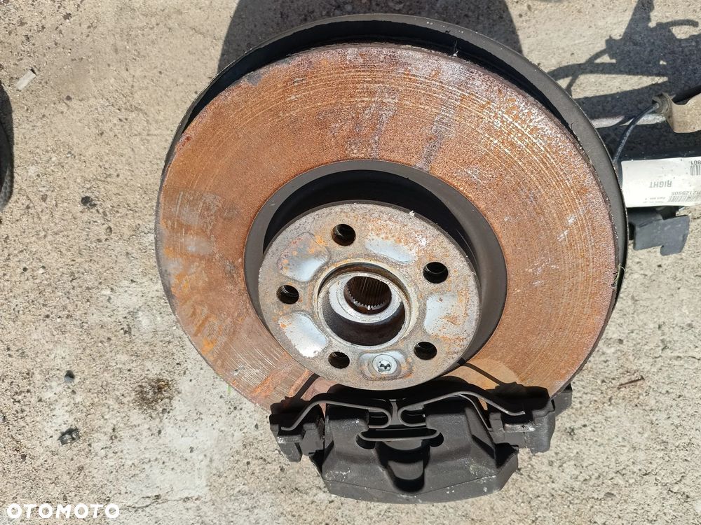 VOLVO XC60 I LIFT 2017R 2.4 D5  MCPERSON PRAWY PRZÓD 31340477 ZWROTNICA KOMPLETNA PIASTA - 3