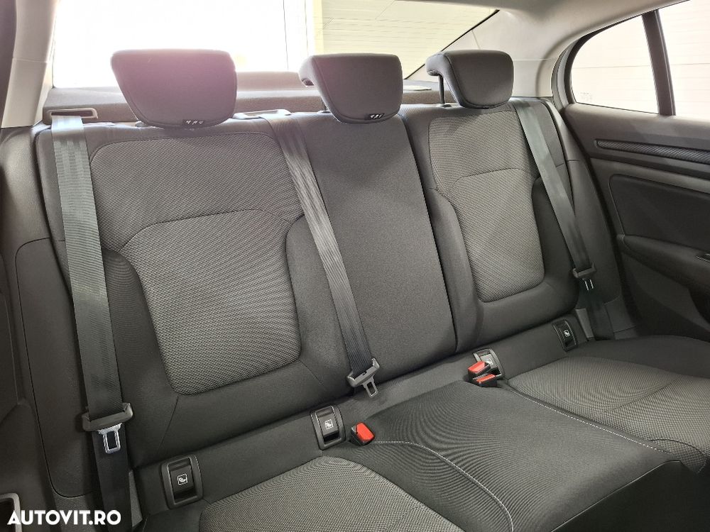 Renault Megane TCE 140 Equilibre - 13