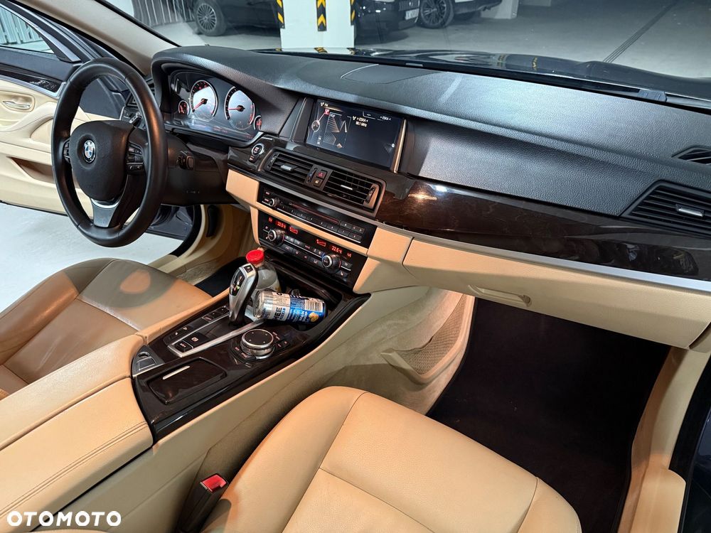 BMW Seria 5 528i xDrive - 14
