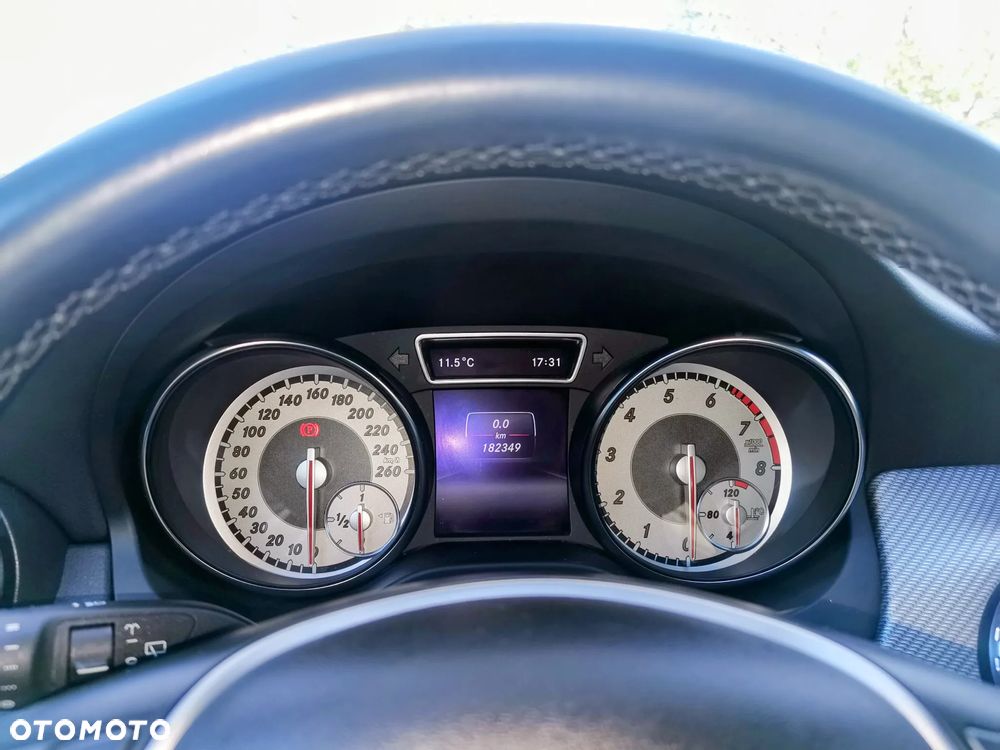 Mercedes-Benz GLA - 10