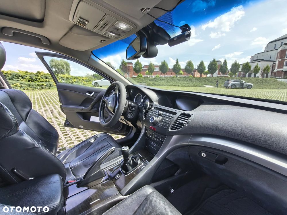 Honda Accord 2.0 Executive Nav - 16