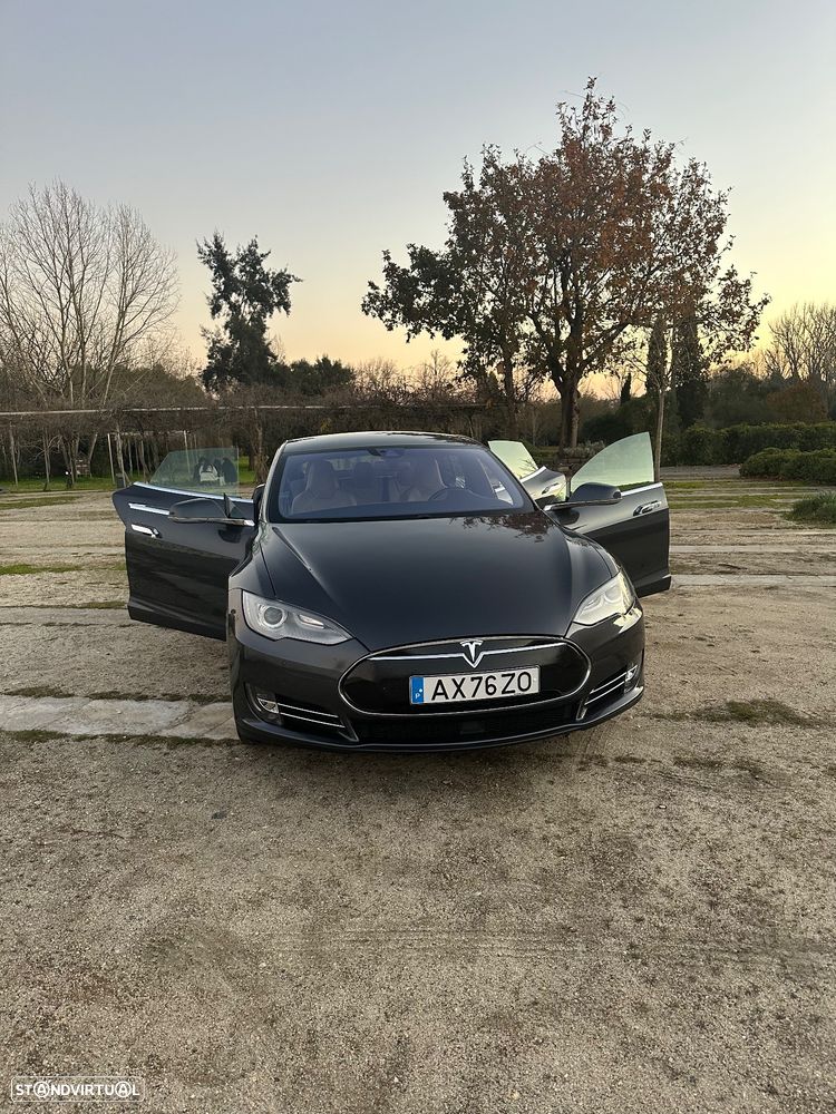 Tesla Model S Standard Range - 3