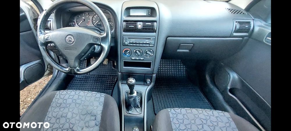 Opel Astra 2.0 DTI - 11