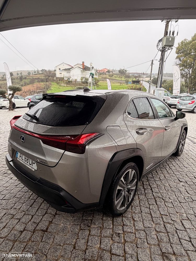 Lexus UX 300e - 2