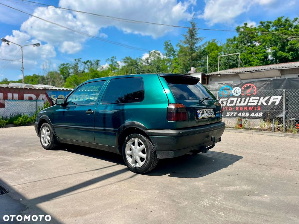 Volkswagen Golf 1.6 CL - 11