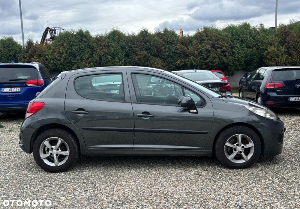 Peugeot 207 - 8