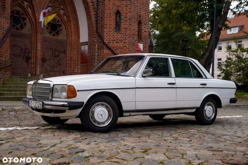 Mercedes-Benz W123 1978 photo 5