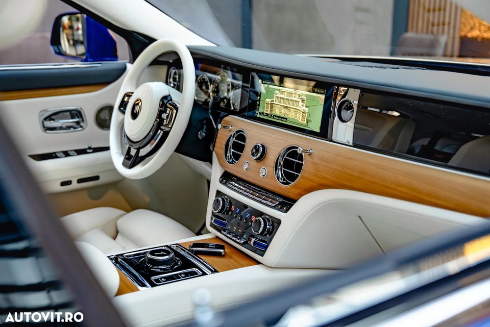 Rolls-Royce Ghost - 24