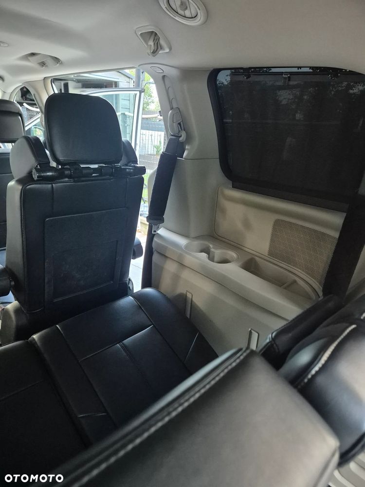 Chrysler Town & Country 3.6 Limited - 11