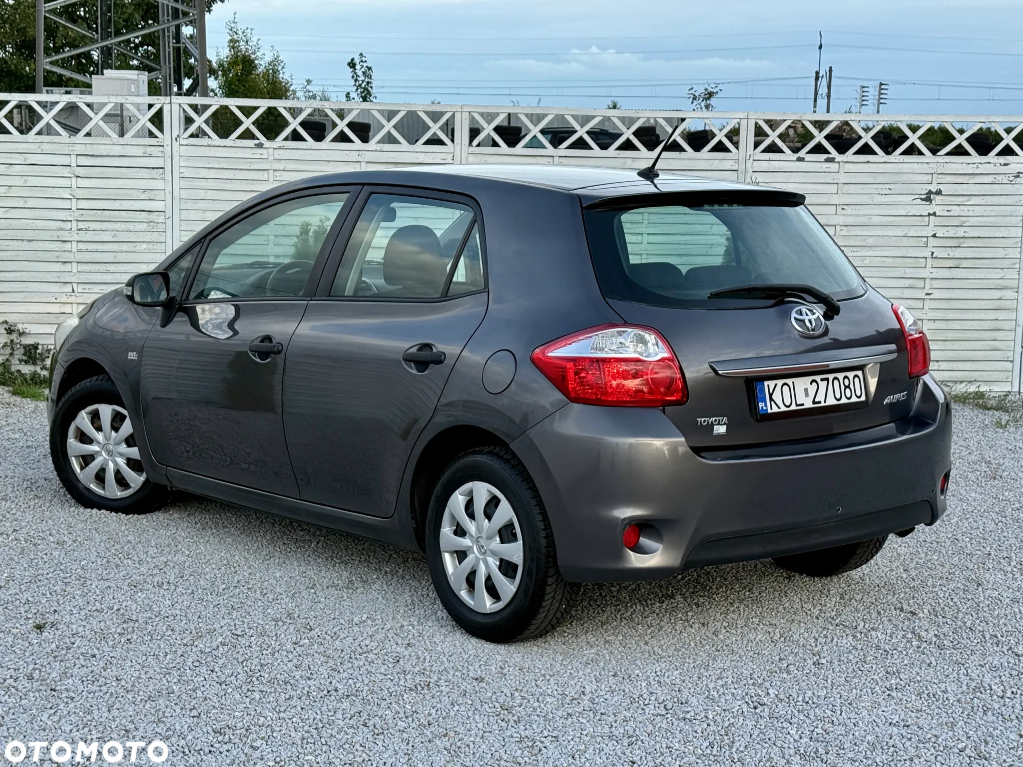 Toyota Auris 1.33 VVT-i Terra - 2