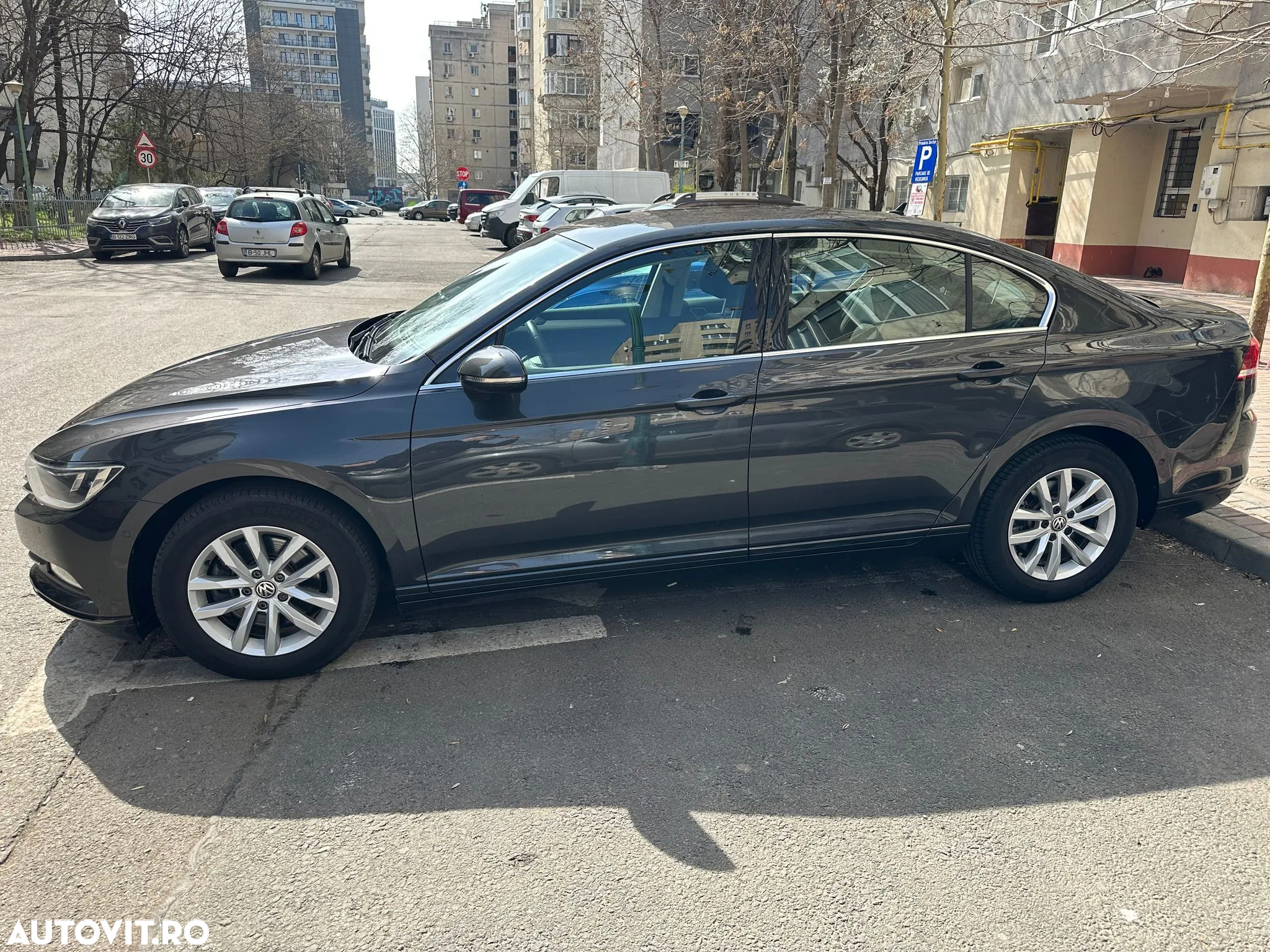 Volkswagen Passat Variant 1.6 TDI (BlueMotion Technology) DSG Comfortline - 4